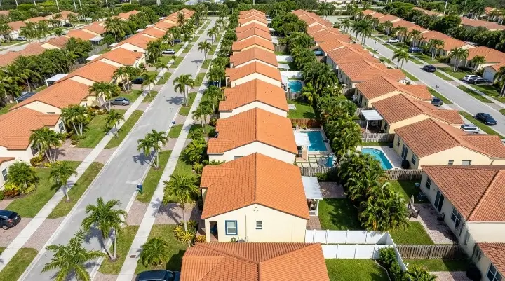 Vista aérea de un barrio residencial de Miami-Dade